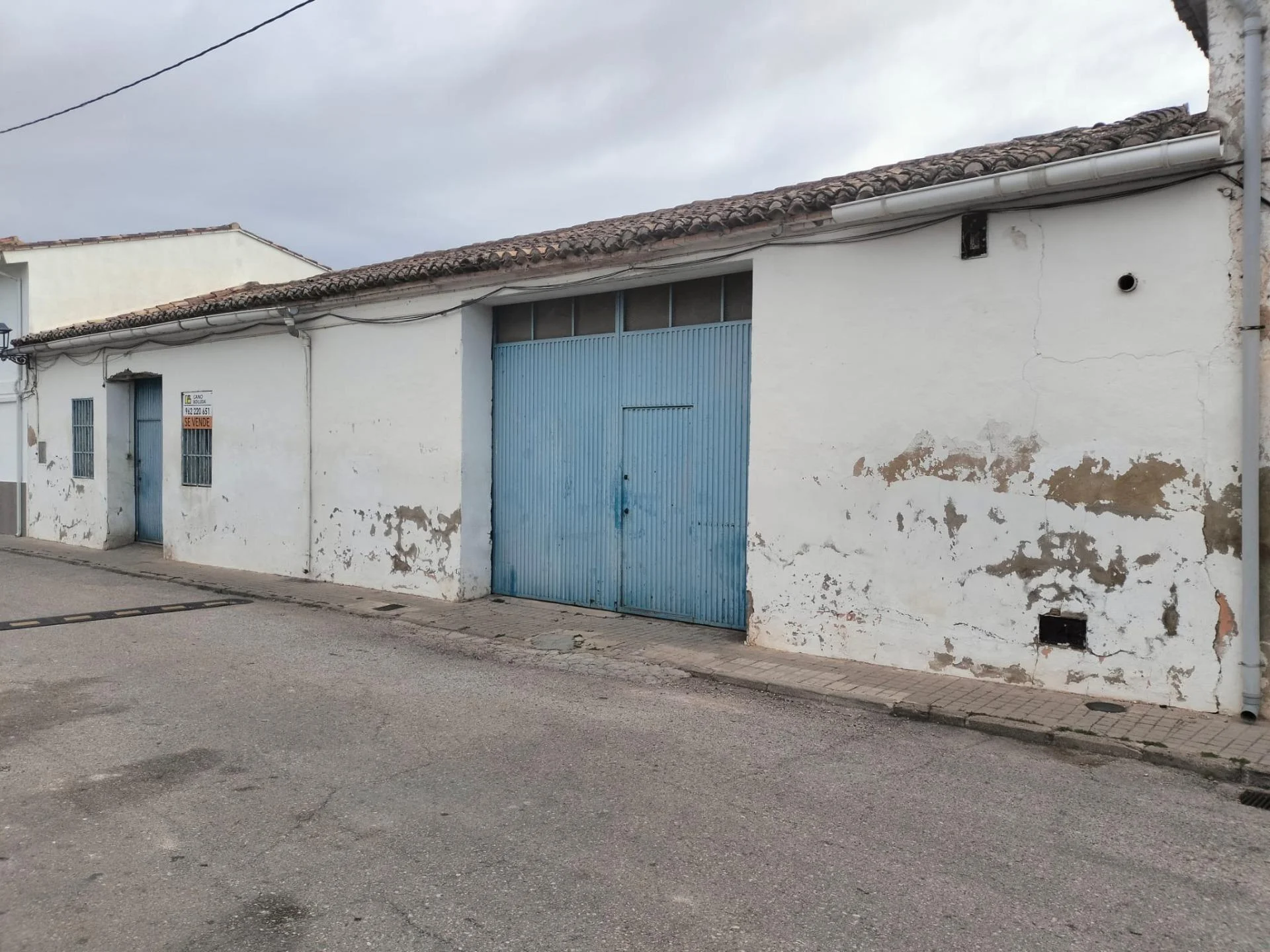 482 m² industrial warehouse in Canals