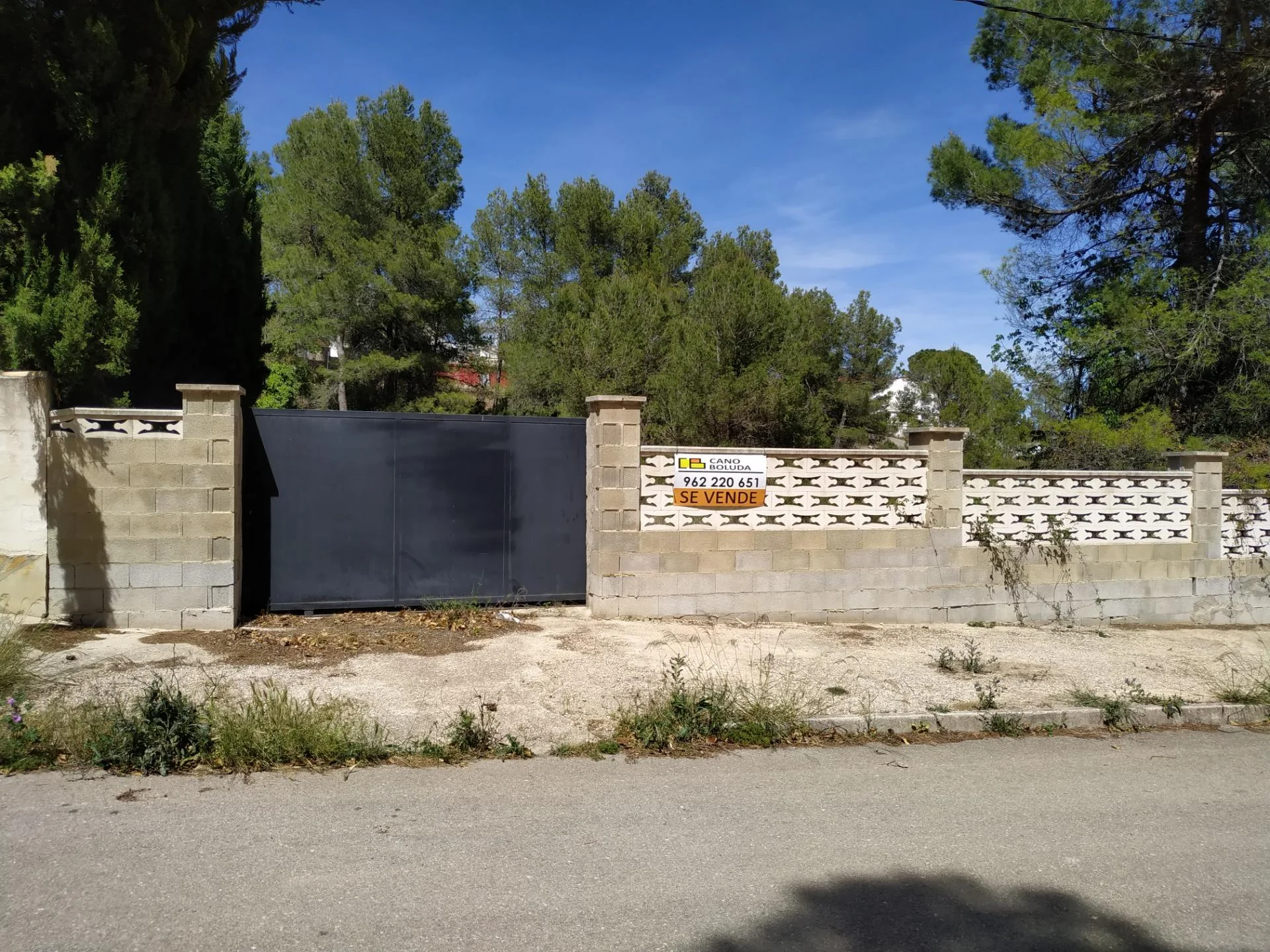 Serviced Mogente plot with 1,000 m²