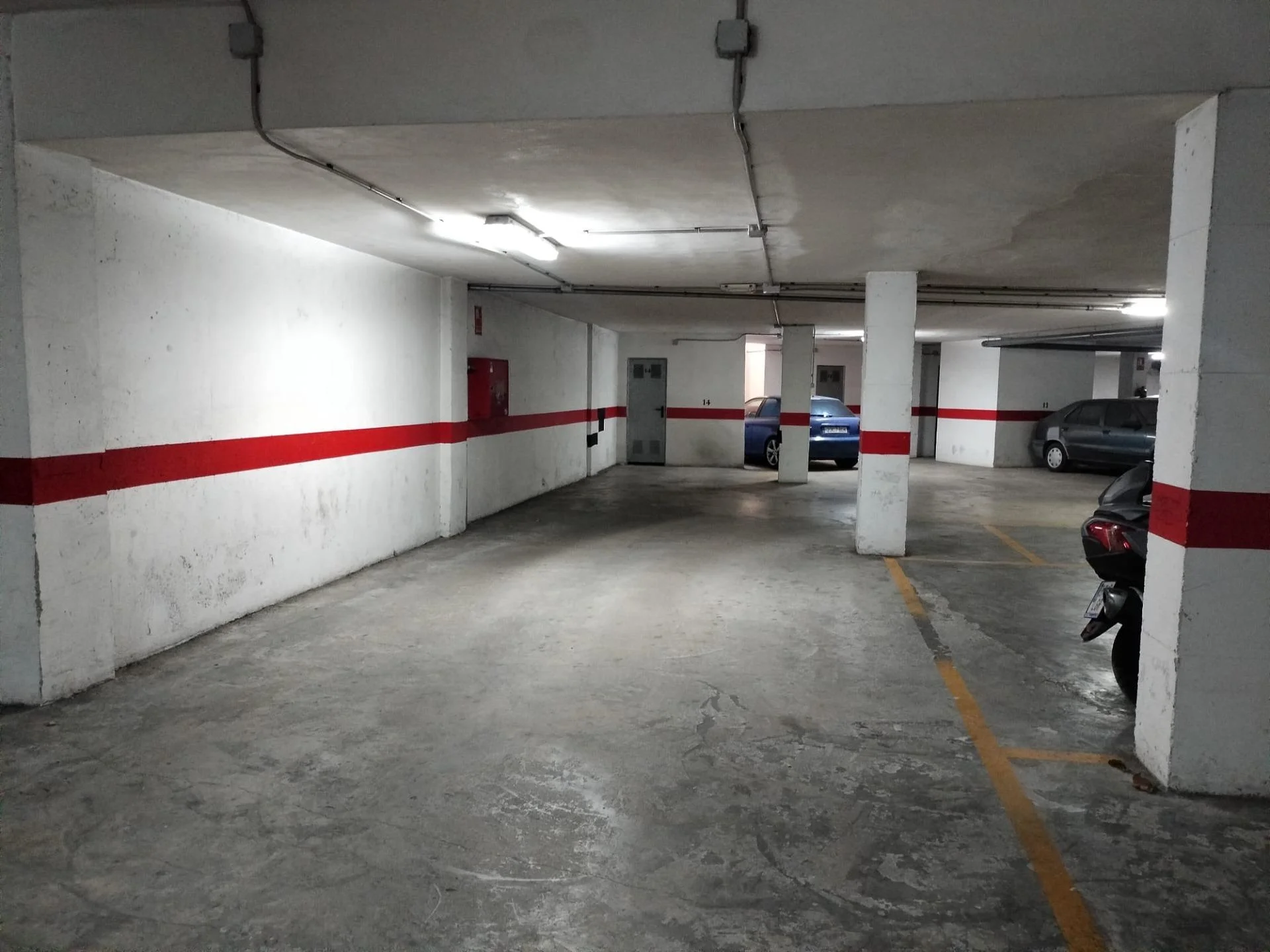 Large-car garage in Canals, 24 m²