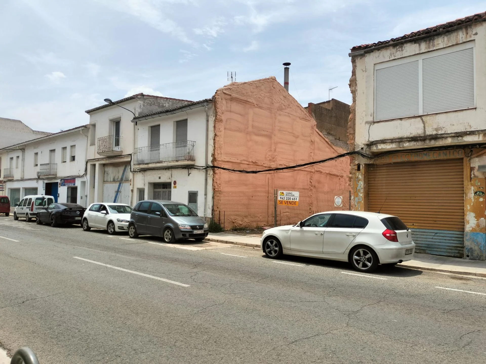 Urban plot in Canals, 168 m²