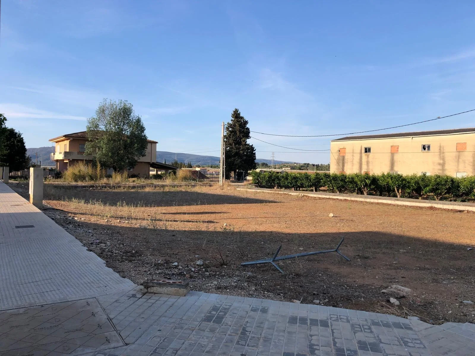 Corner plot in Chella, 939 m²