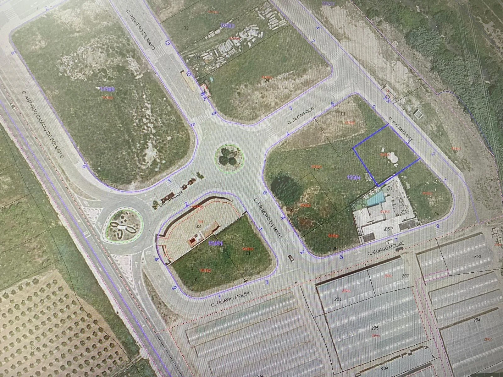 Industrial plot in Chella, 751 m²
