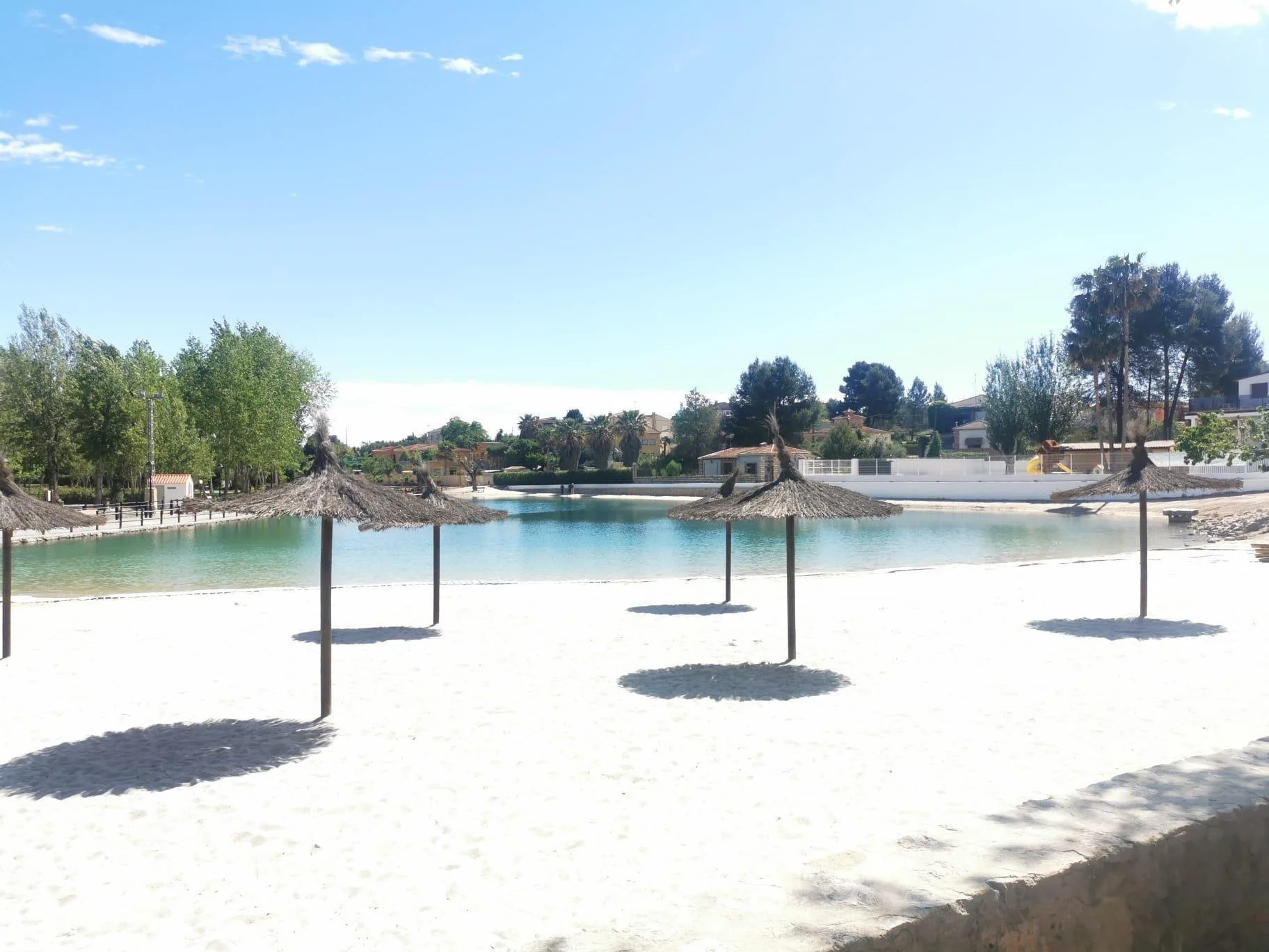 Urban plot near Playamonte lake
