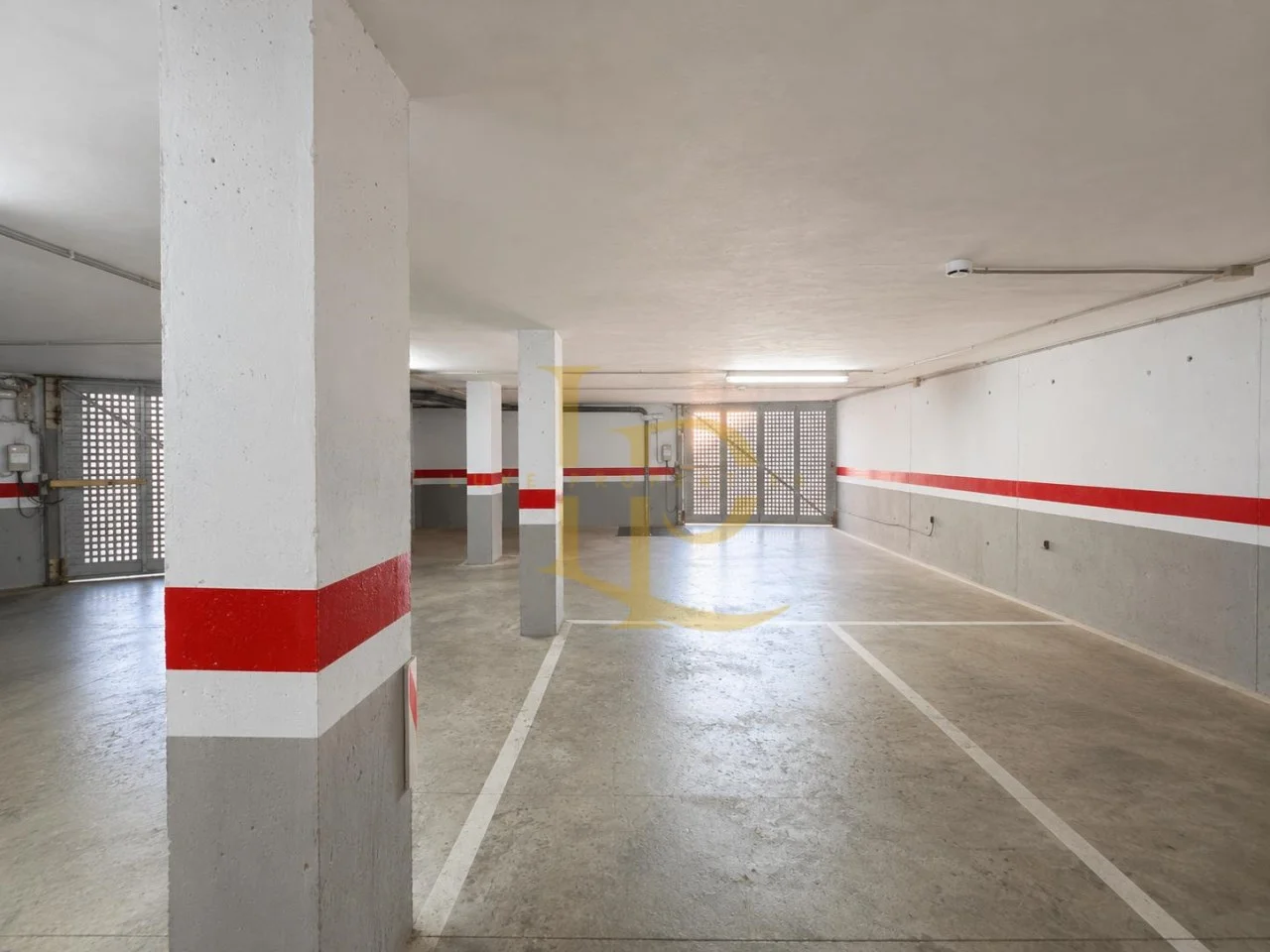 Car parking with storage in Rubí