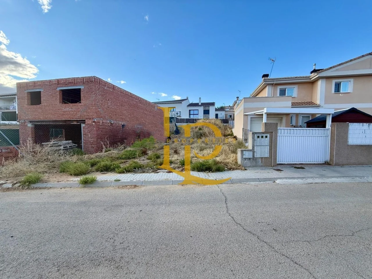 Solar urbano en El Casar de 283 m²