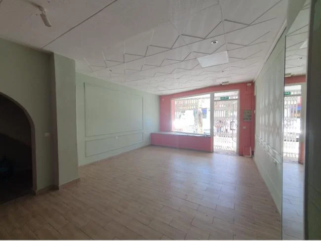 100 m² commercial unit in Badajoz