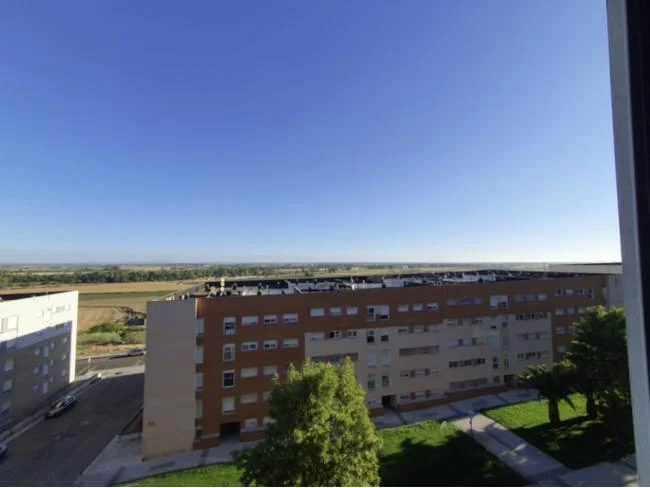 Good-condition flat, 3 bedrooms, parking