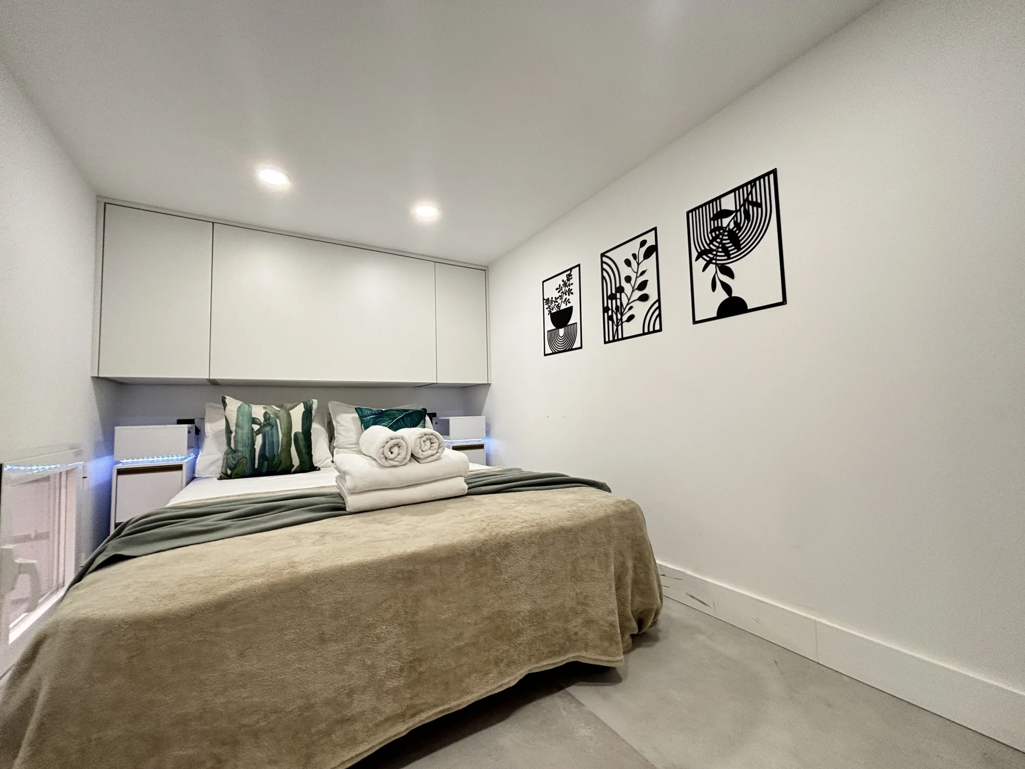 Estudio reformado en Madrid con altillo