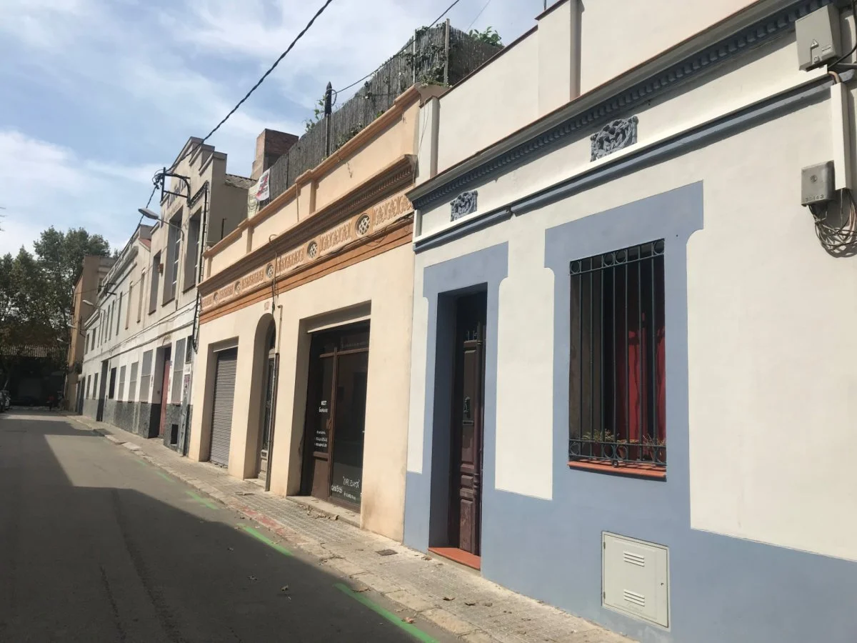 Casa rehabilitada en planta baja en Barcelona