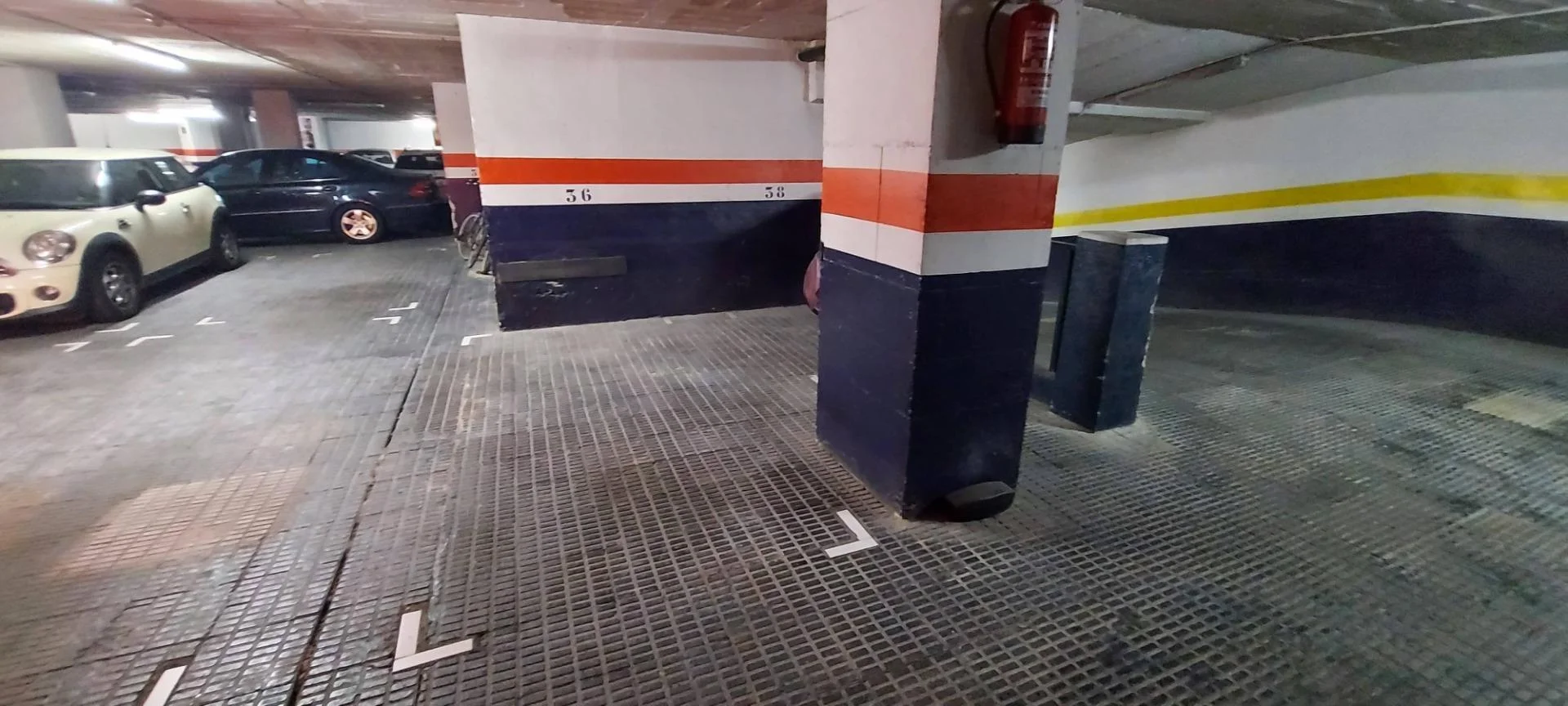 Small-car parking space in Fort Pienc