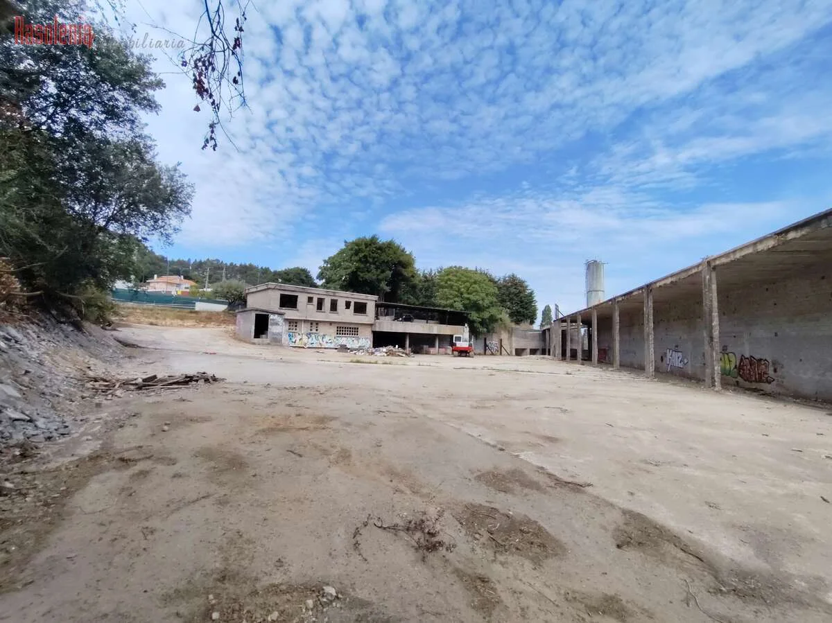 Nave industrial con parcela de 6.300 m²