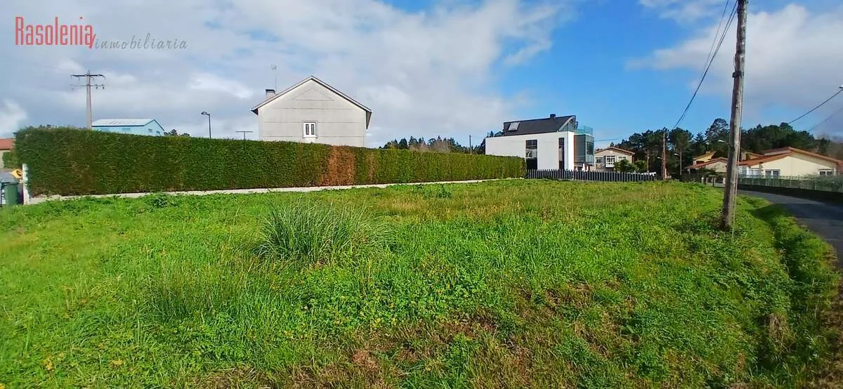 Solar urbano en Oleiros de 1.192 m²