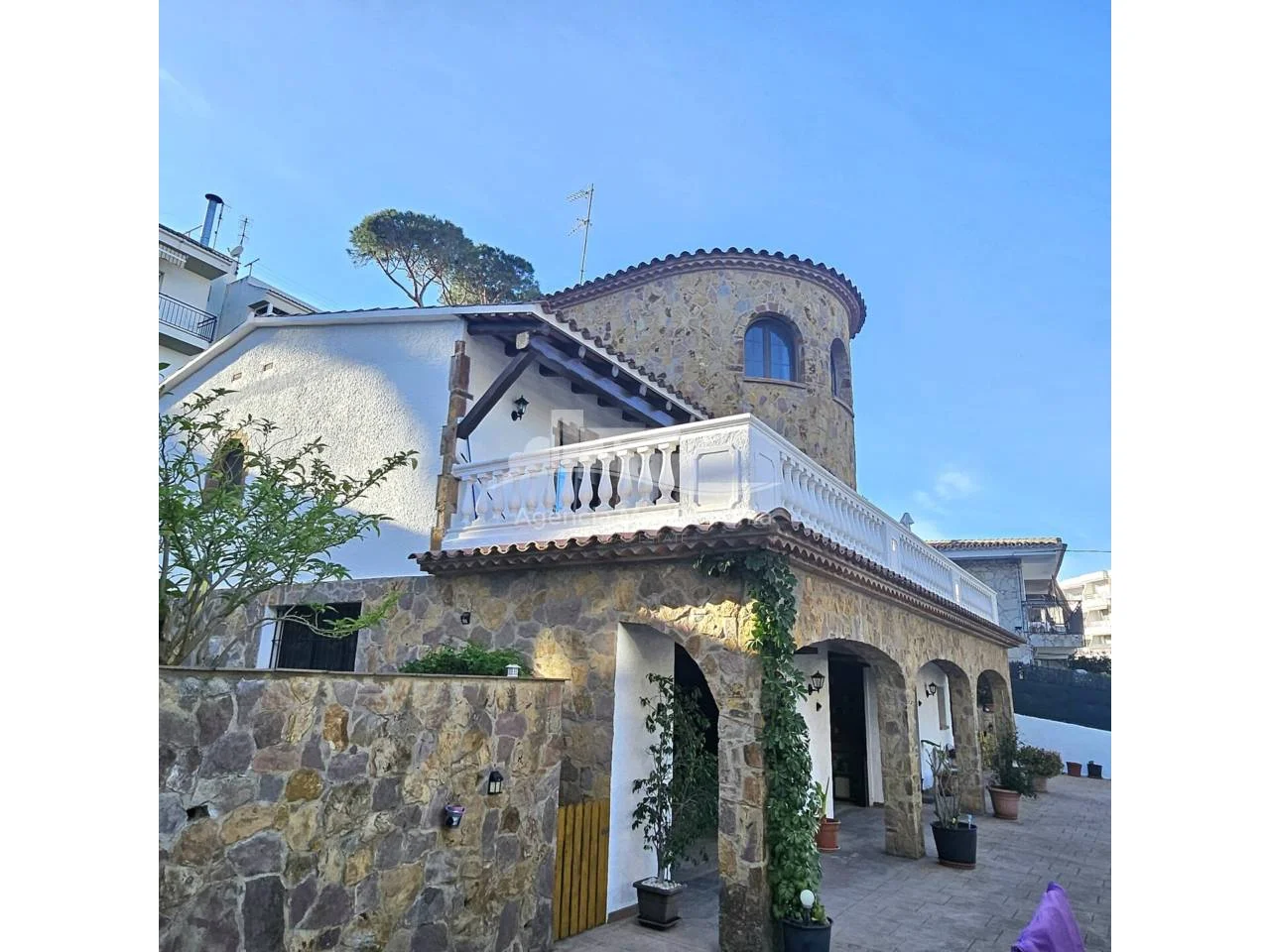 Gran casa en Fenals con potencial