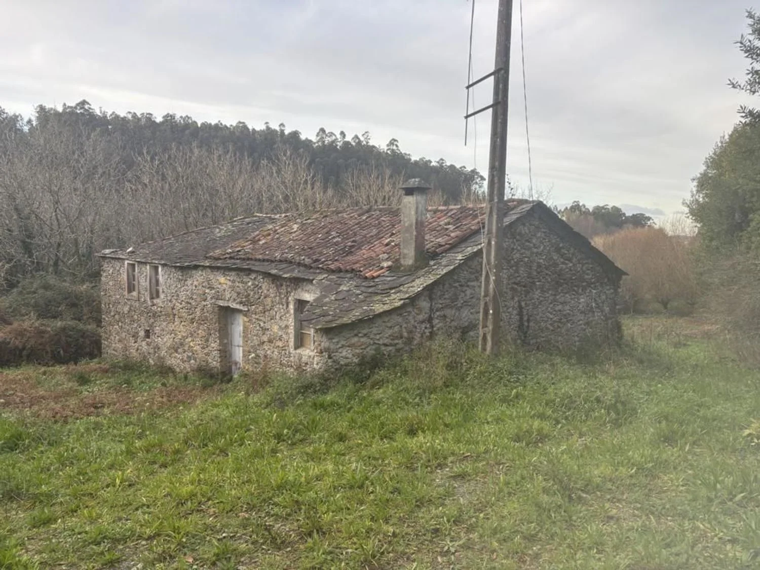 Casa rural de piedra con 27.880 m² de terreno
