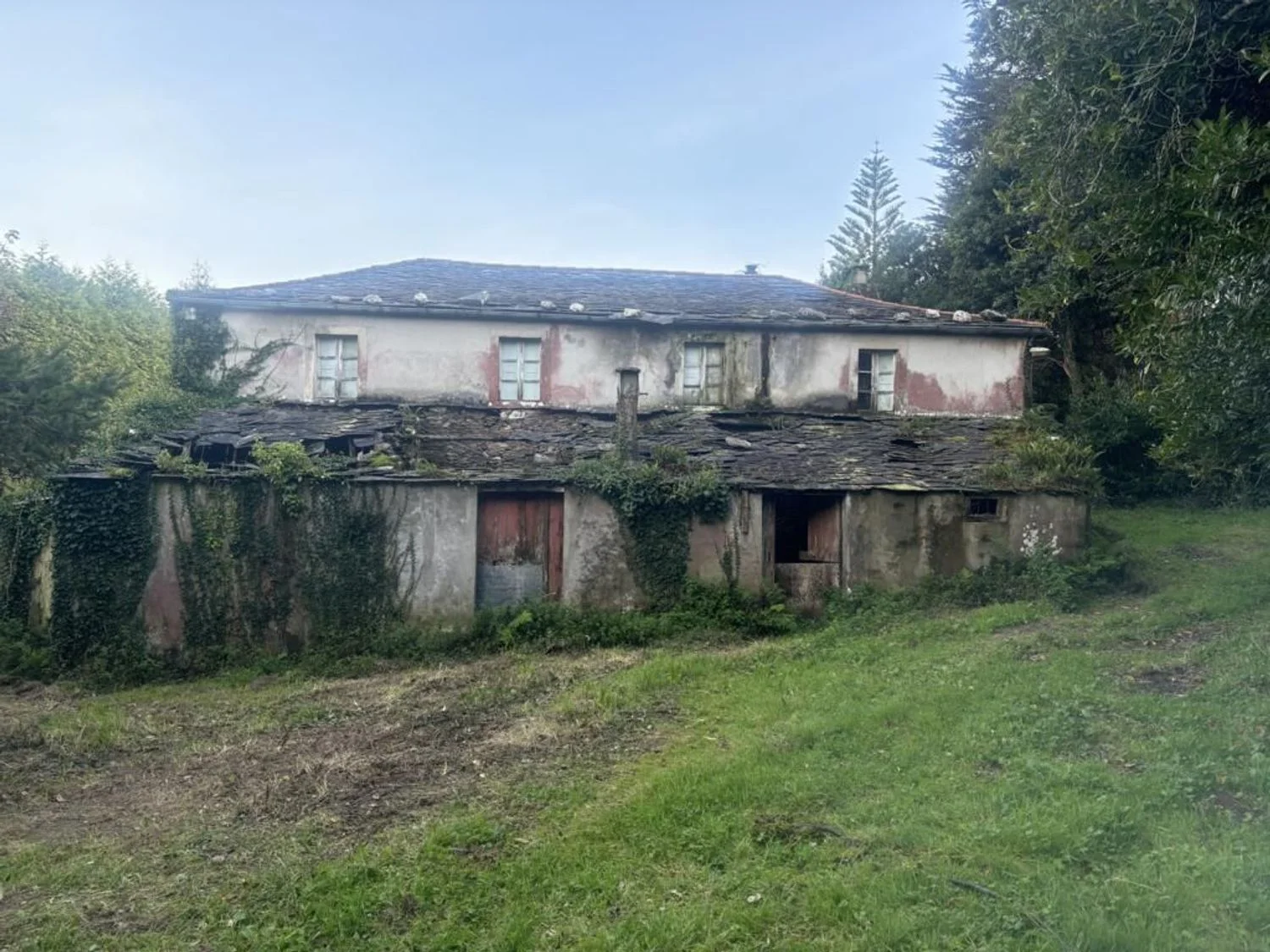 Casa rural de piedra con potencial de reforma