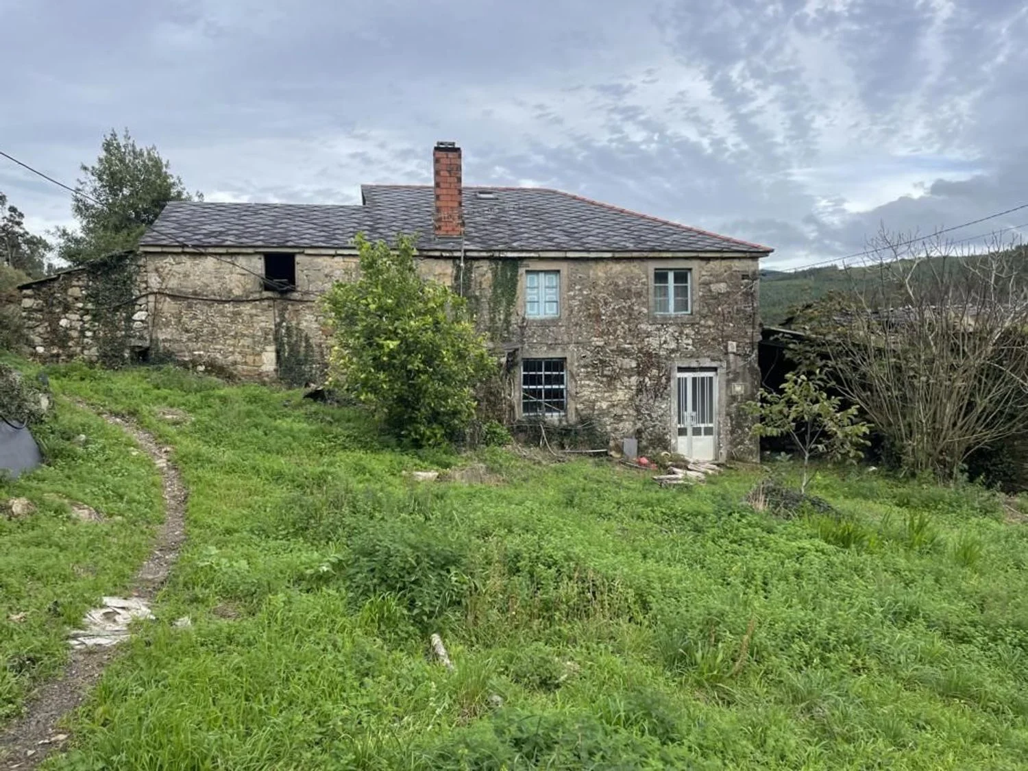 Casa rural de piedra con 57.720 m²
