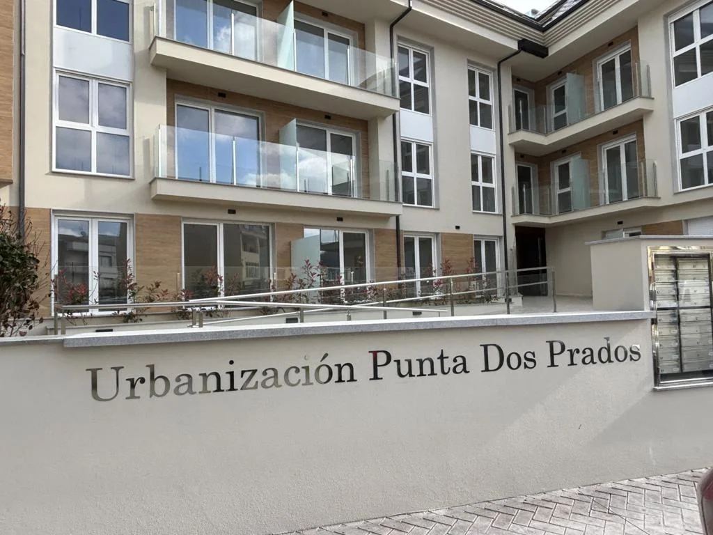 Piso costero con terraza y 2 dormitorios