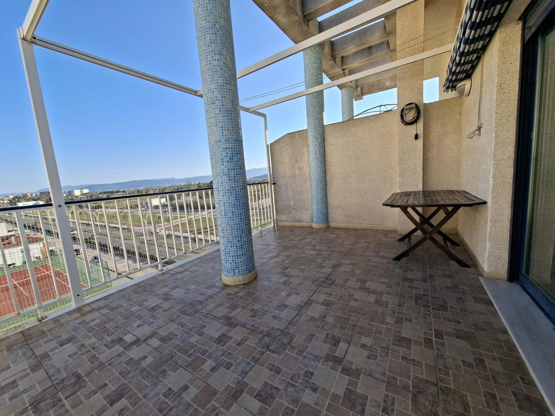 Beach duplex penthouse with dual terraces