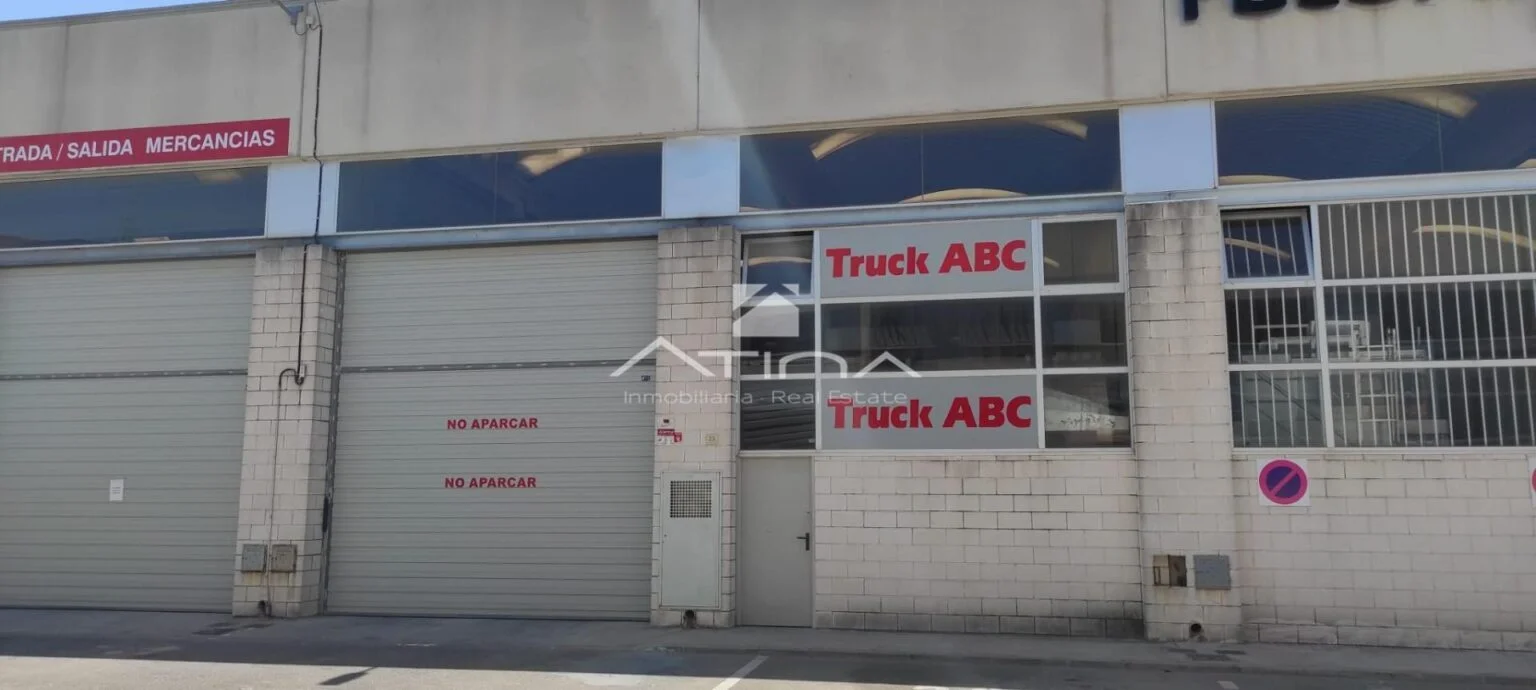 Industrial building in Benieto, 374 m²