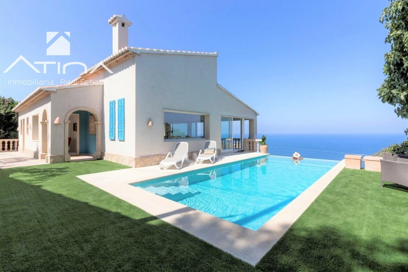 Ibicencan villa with infinity pool