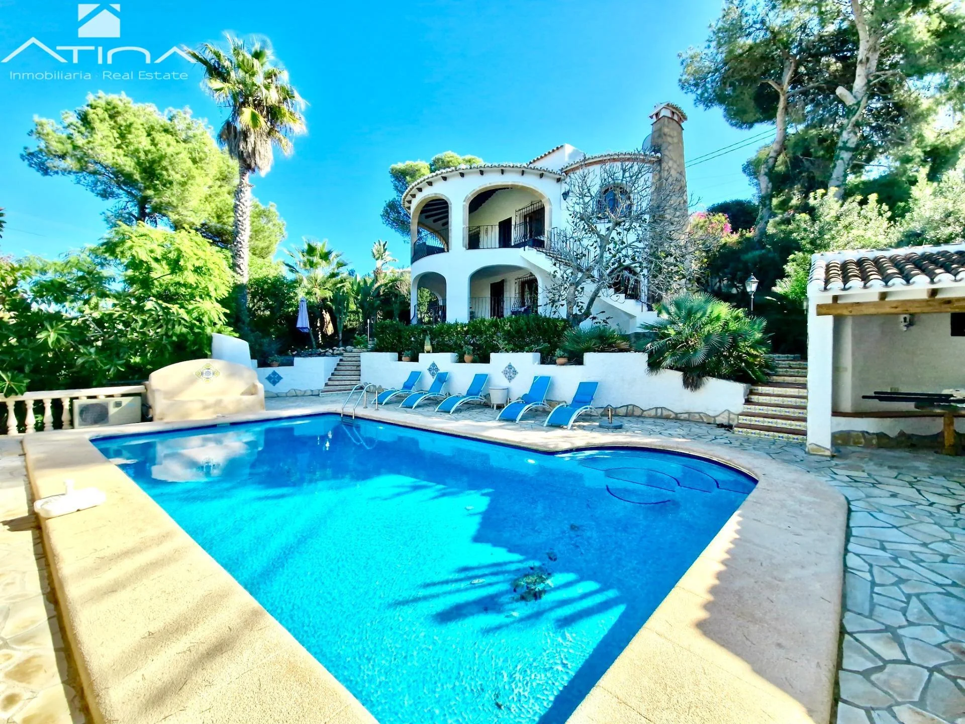 Villa orientada al sur con piscina privada