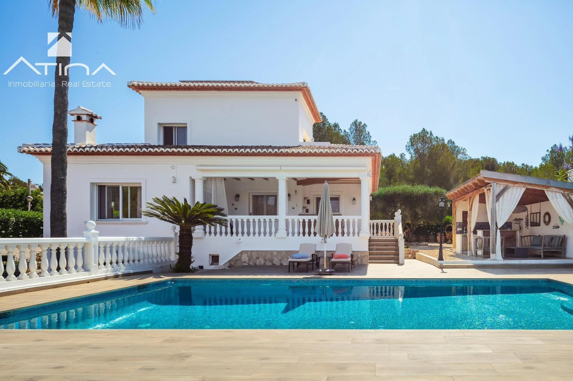 Villa mediterránea con piscina privada