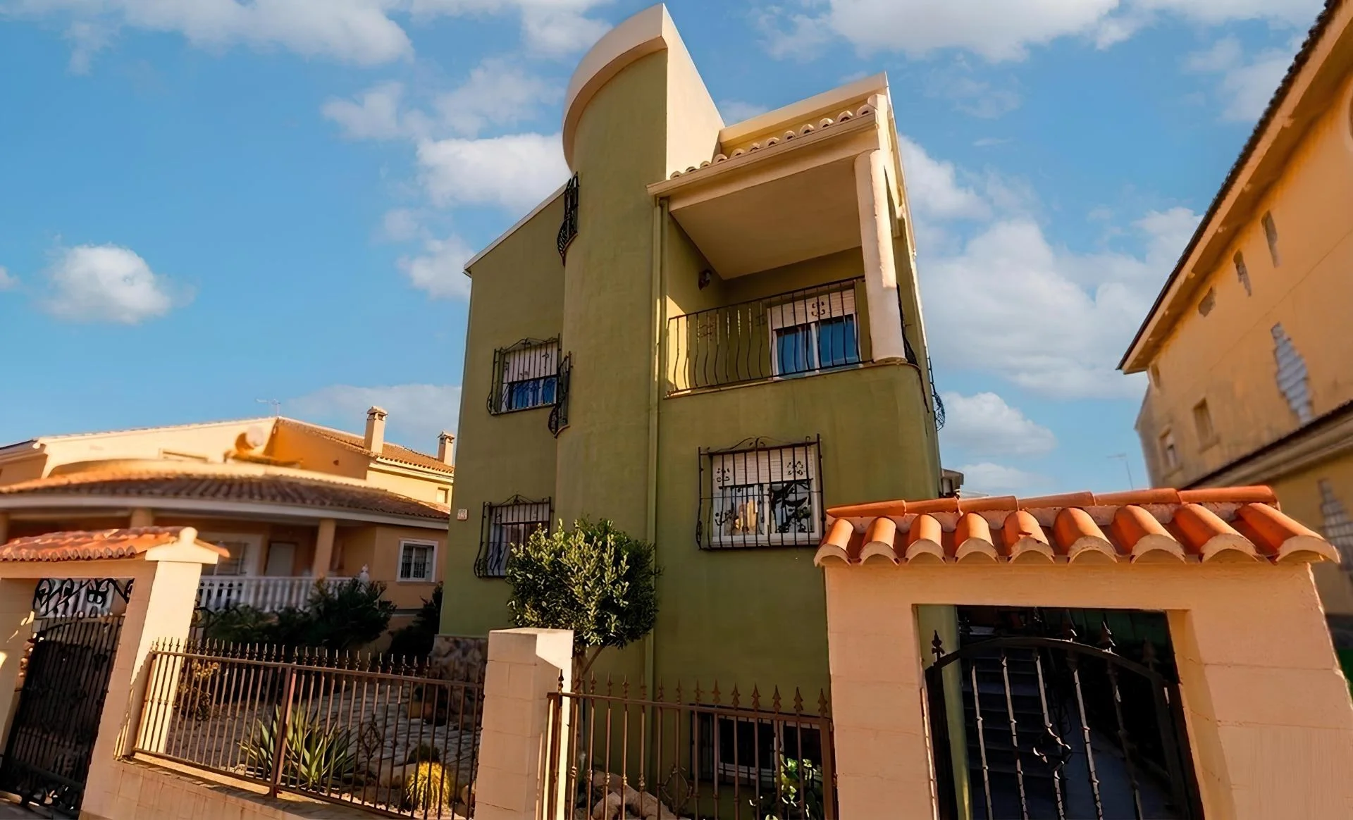 Detached chalet near Mediterranean, four bedrooms