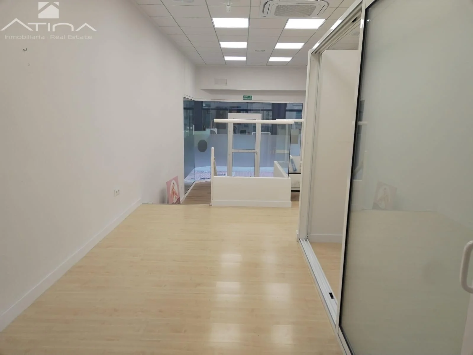 Bright three-level Gandia centre commercial
