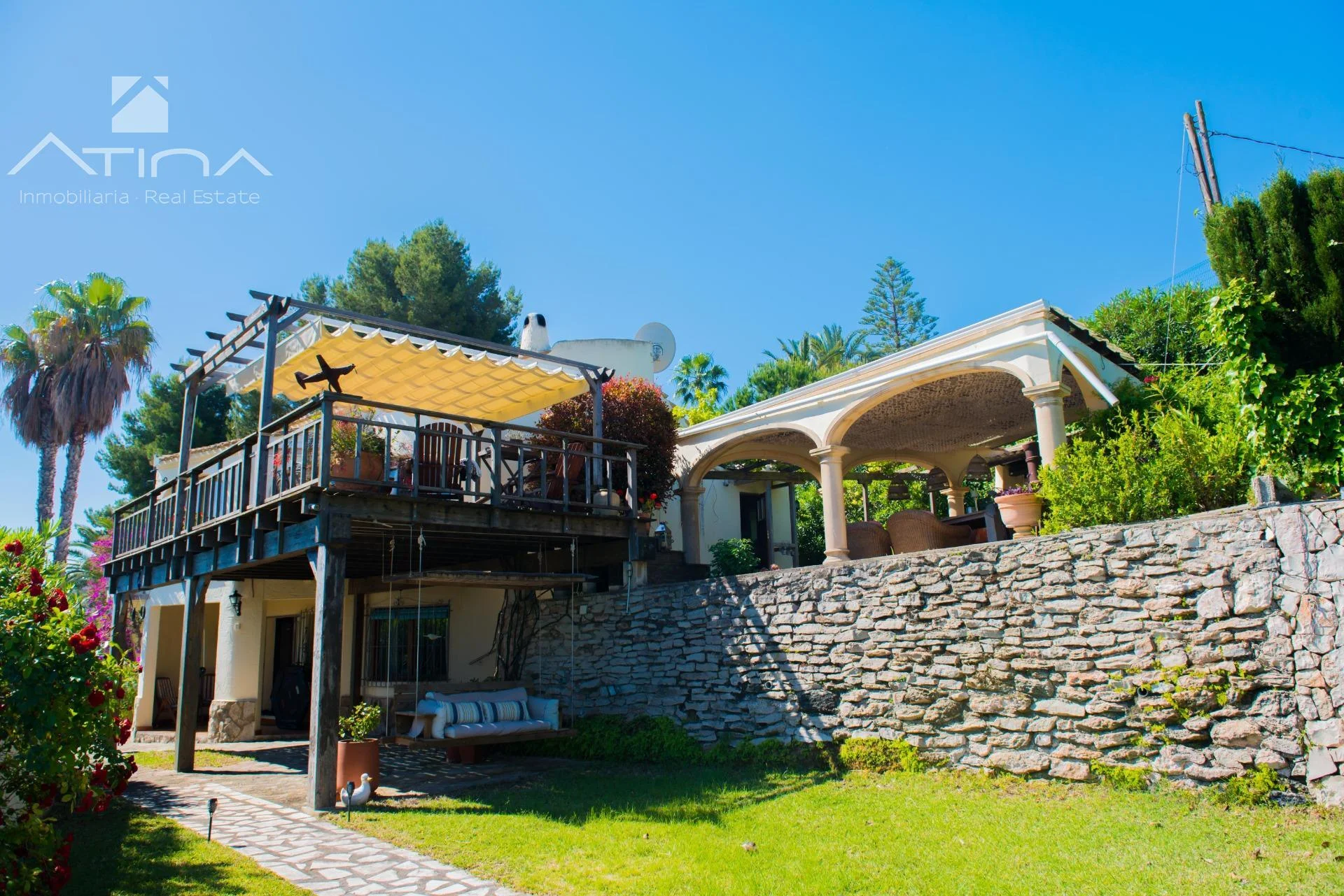Sea-view villa with development potential