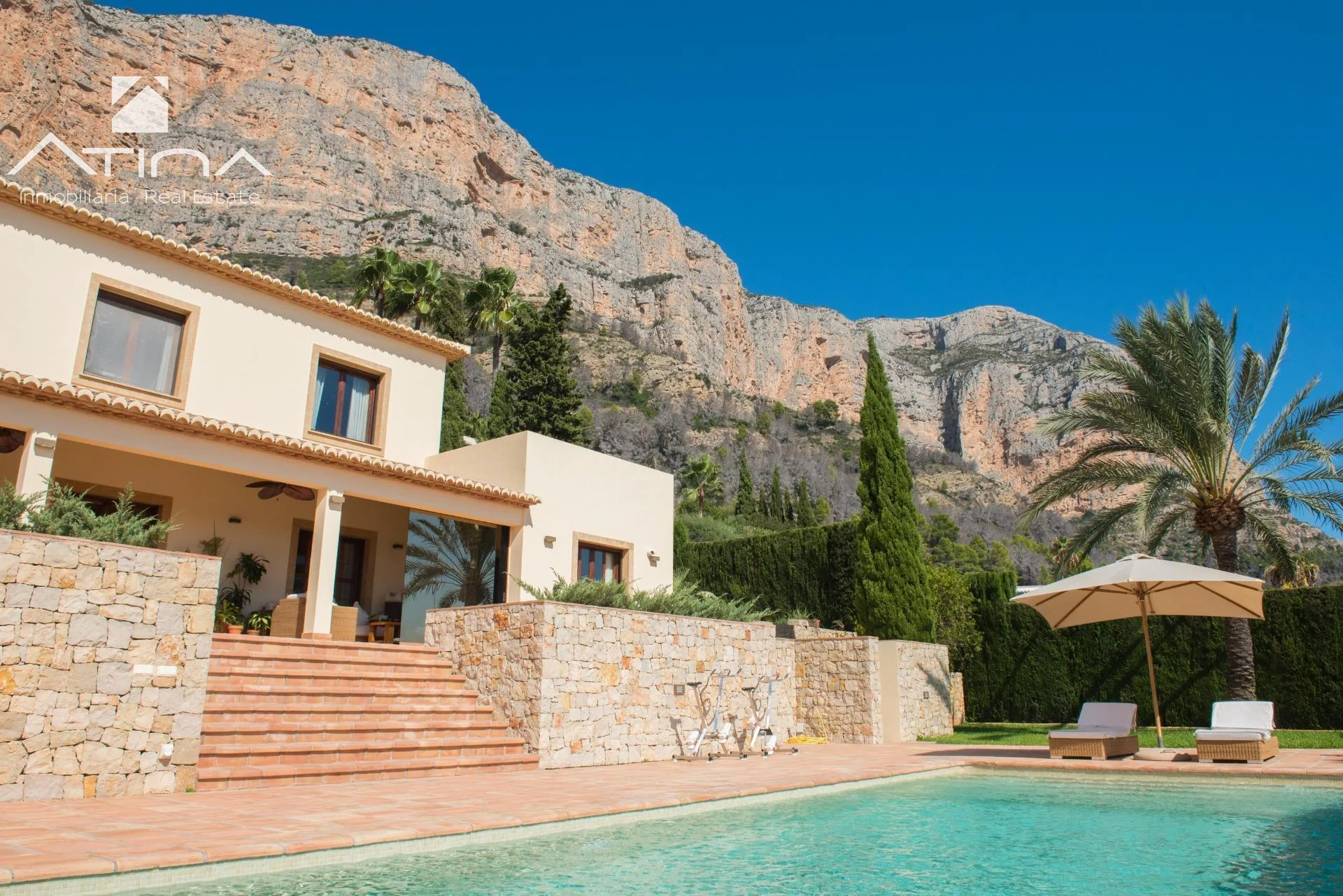 Solar villa in Montgó, 636 m²