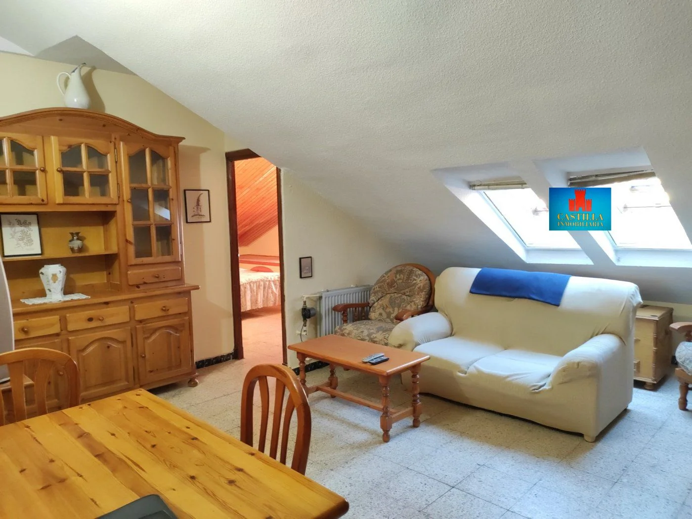 Ático soleado en Ávila, inversión de 1 dormitorio