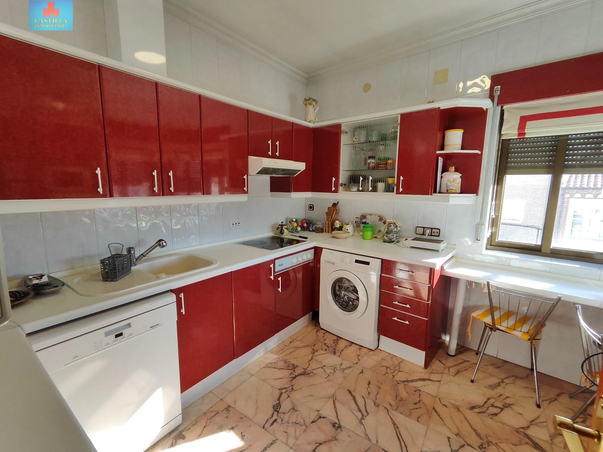 Chalet junto a murallas de Ávila, 360 m²