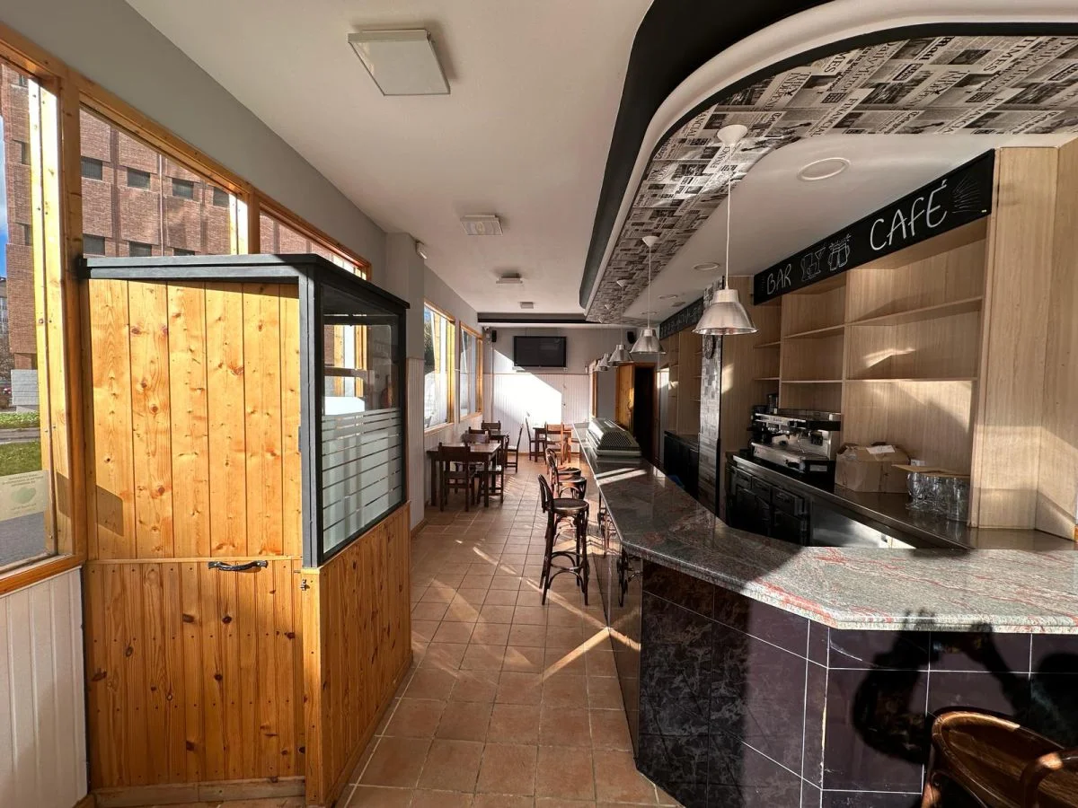 Bar-ready commercial unit in Zaramaga