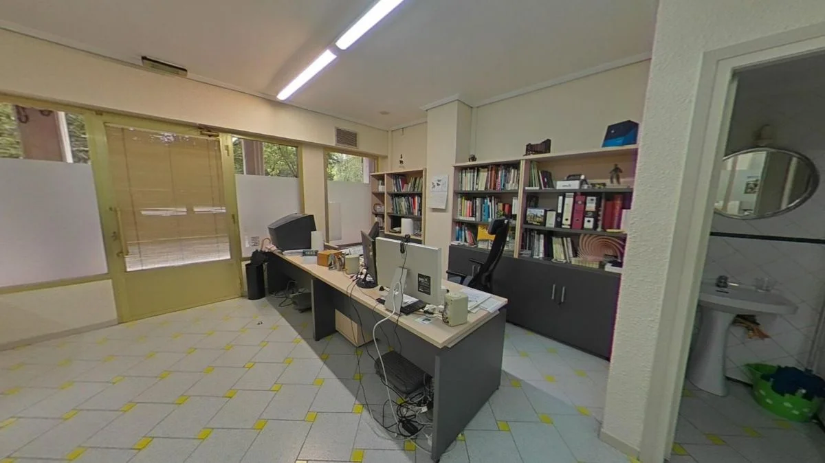 Local comercial en Arambizkarra, cuatro despachos
