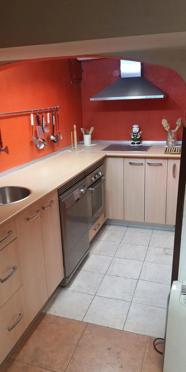 Casco Medieval commercial unit with garage
