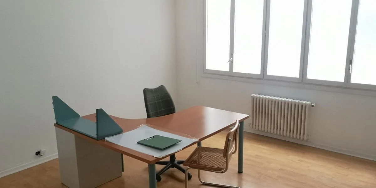 Central Vitoria office, 22 m²