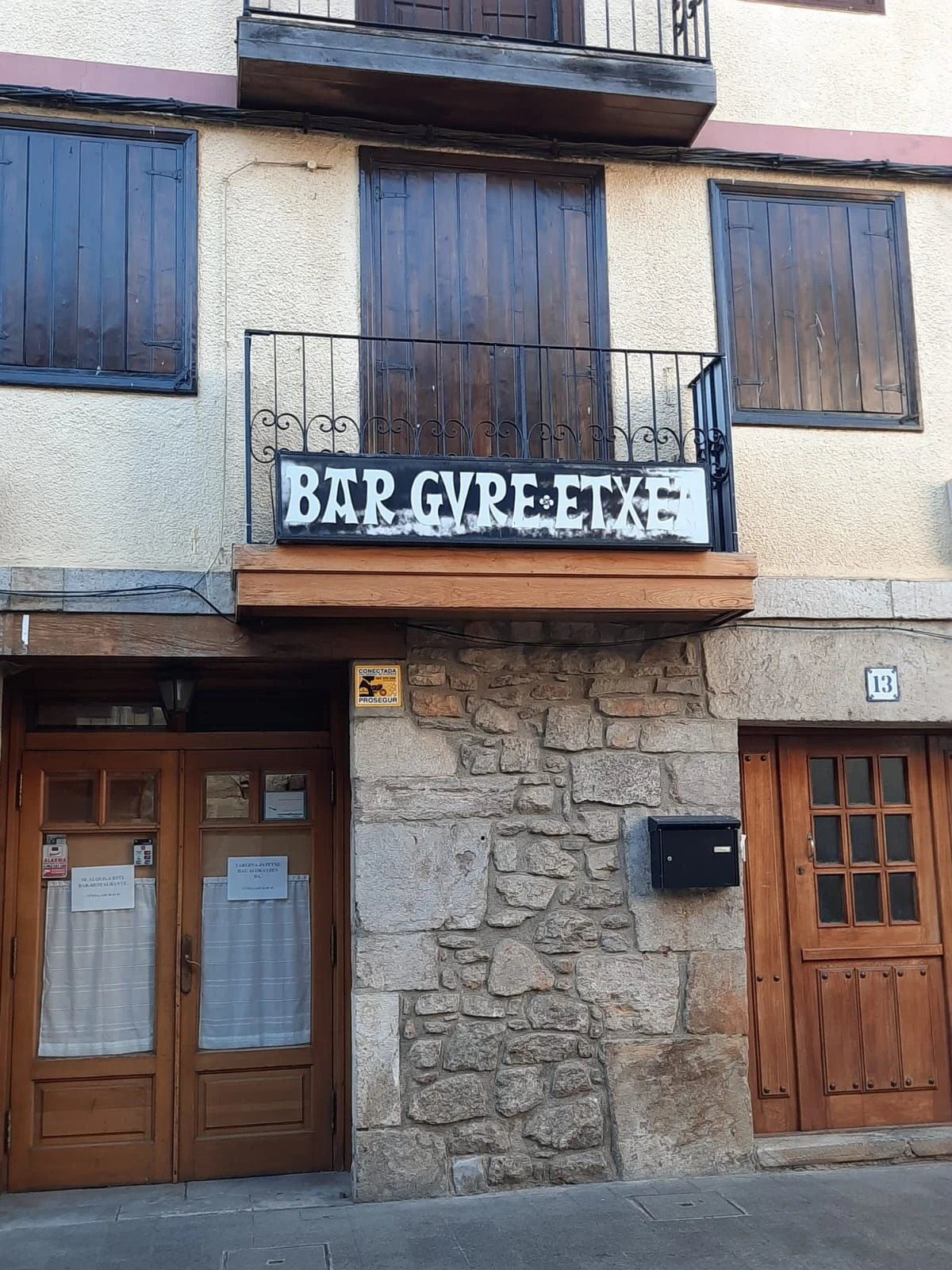Vivienda en Otxandio con local hostelero