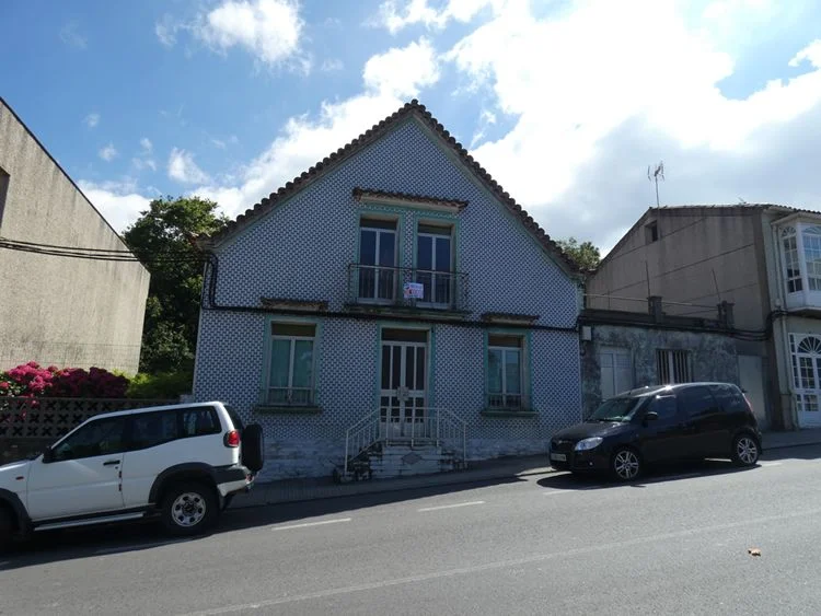 Casa céntrica en Rianxo con potencial edificable
