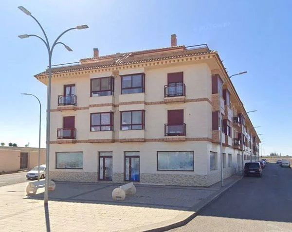 Local comercial esquinero de 168 m² a pie de calle