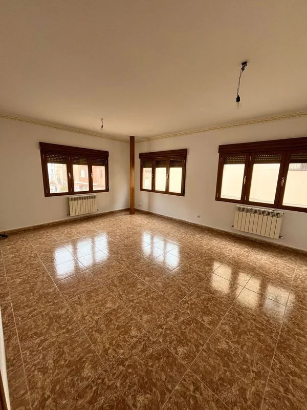 Casa pareada con potencial para dos viviendas