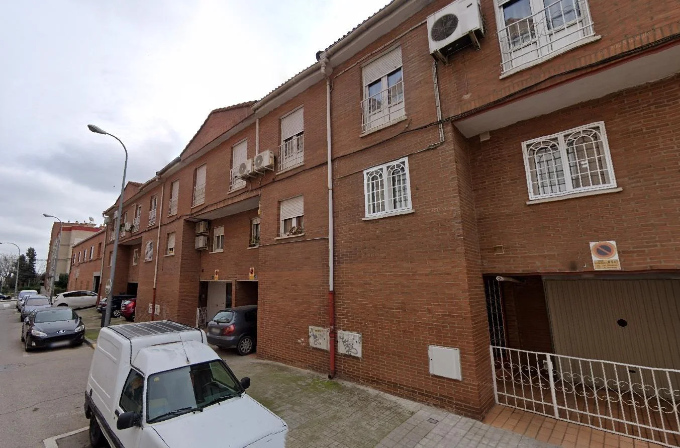 Occupied five-bedroom townhouse in Fuenlabrada