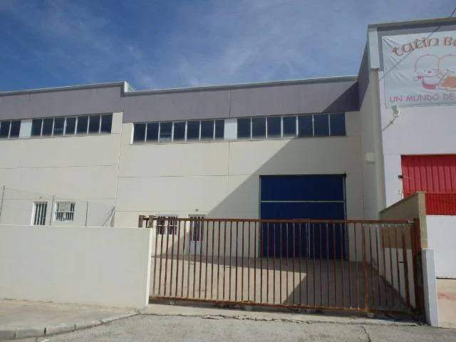 Nave industrial en Ontígola de 630 m²