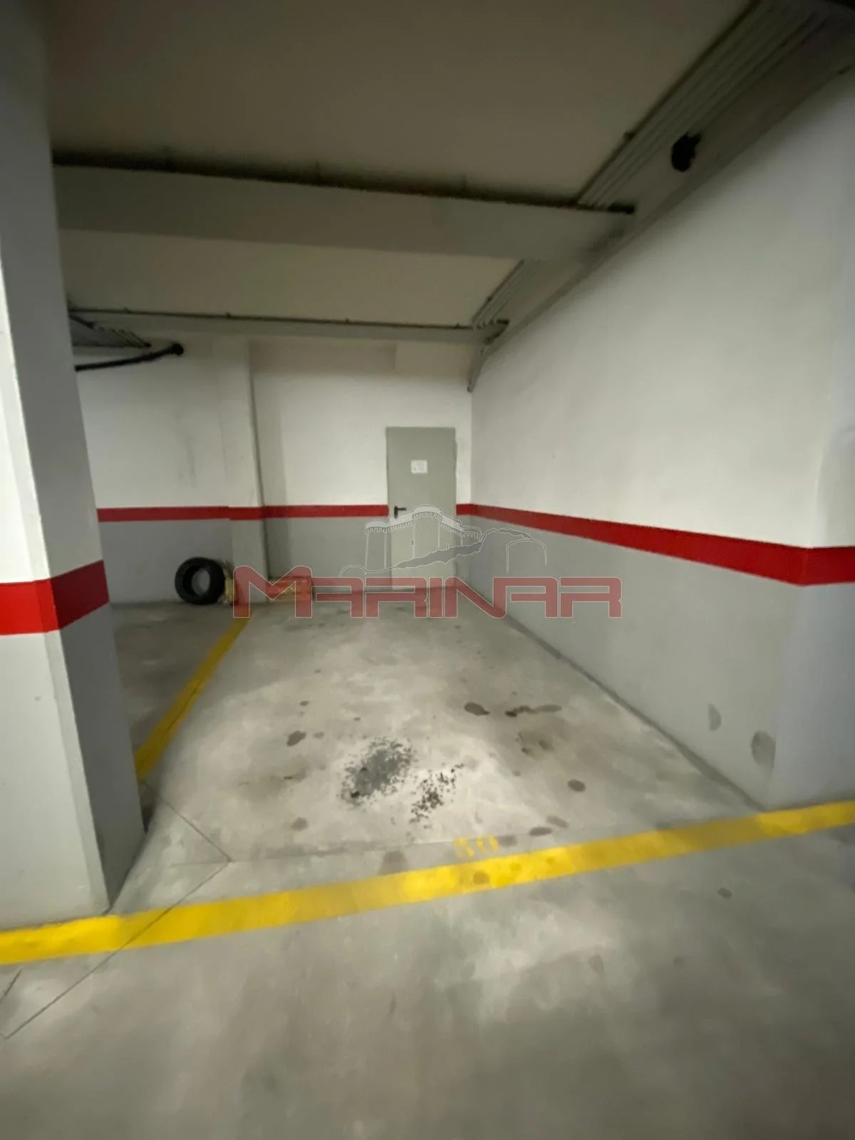 Central Borox garage with 13 m²
