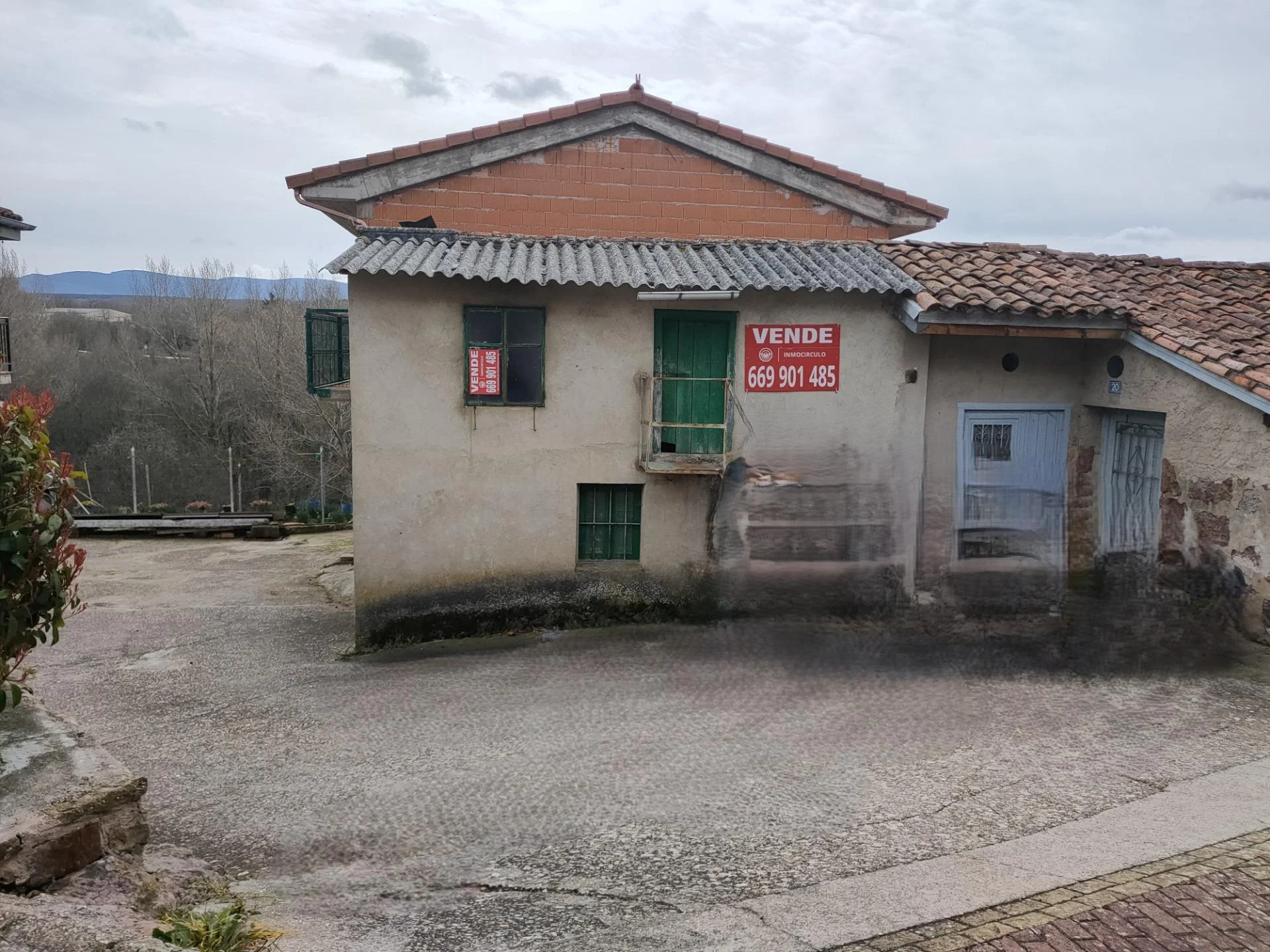 Two-storey Arlanzón auxiliary building