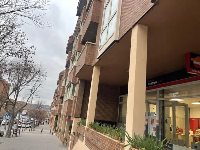 New-build commercial unit, 229 m²