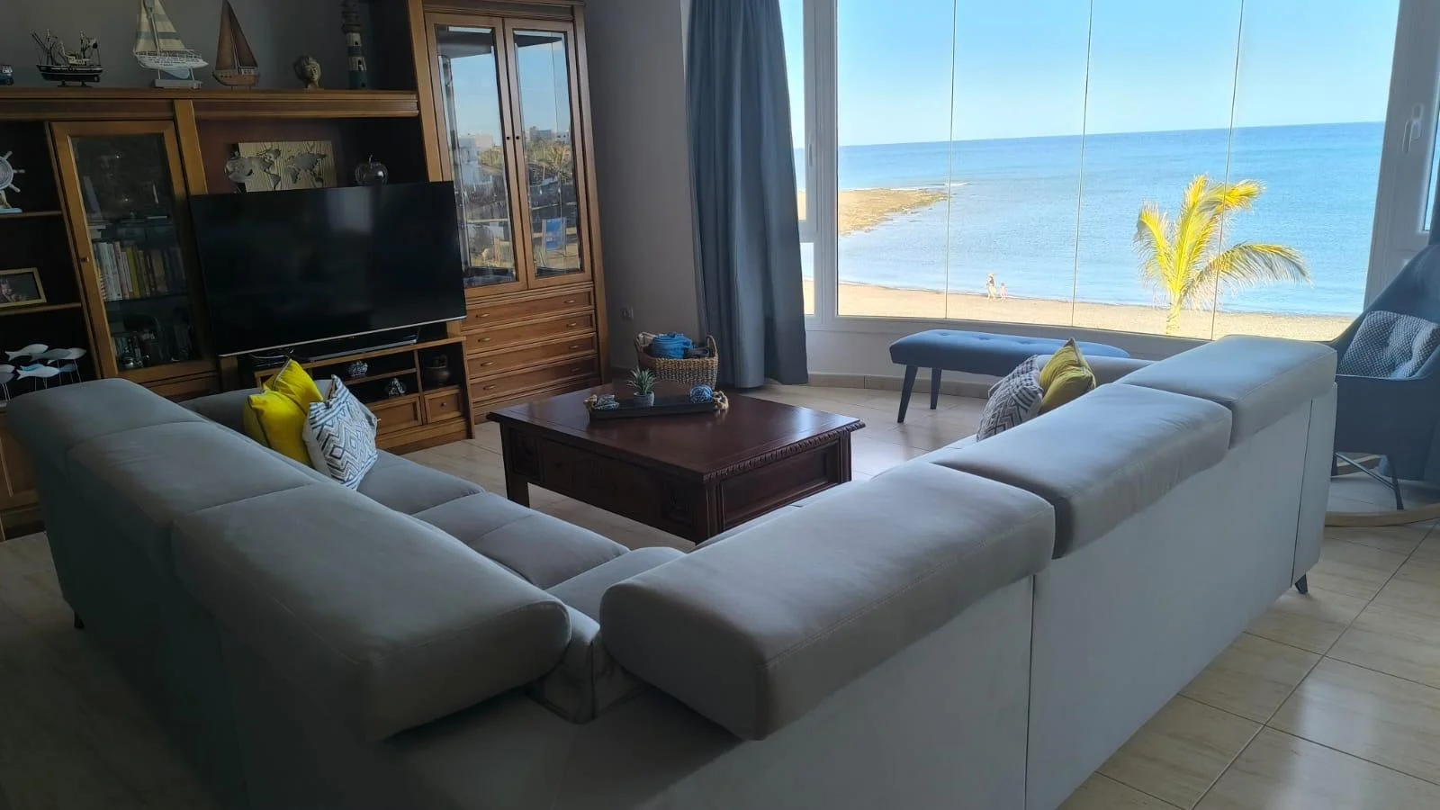 Seafront apartment, 3 bedrooms, 135 m²