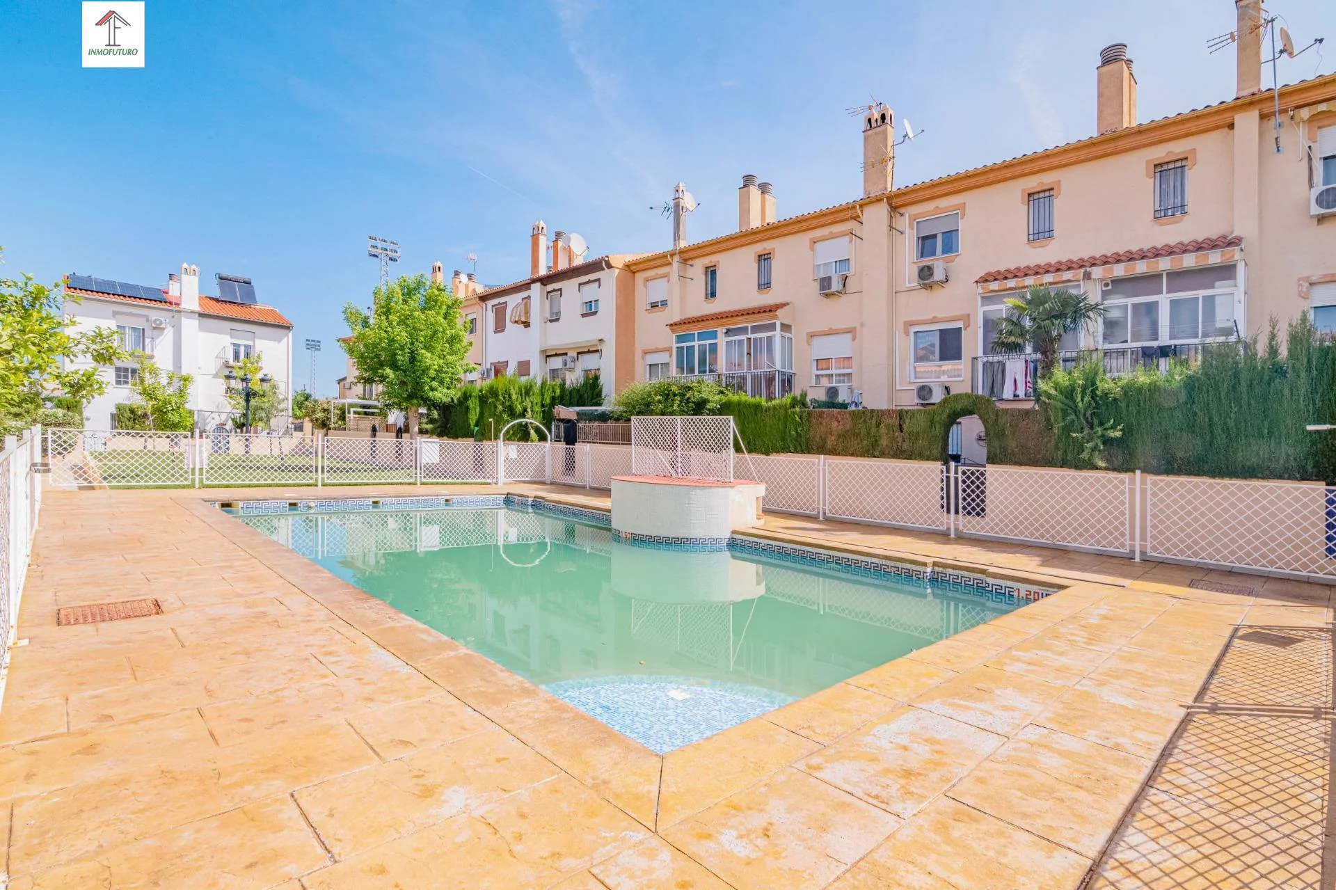 Lomalinda townhouse with communal pool
