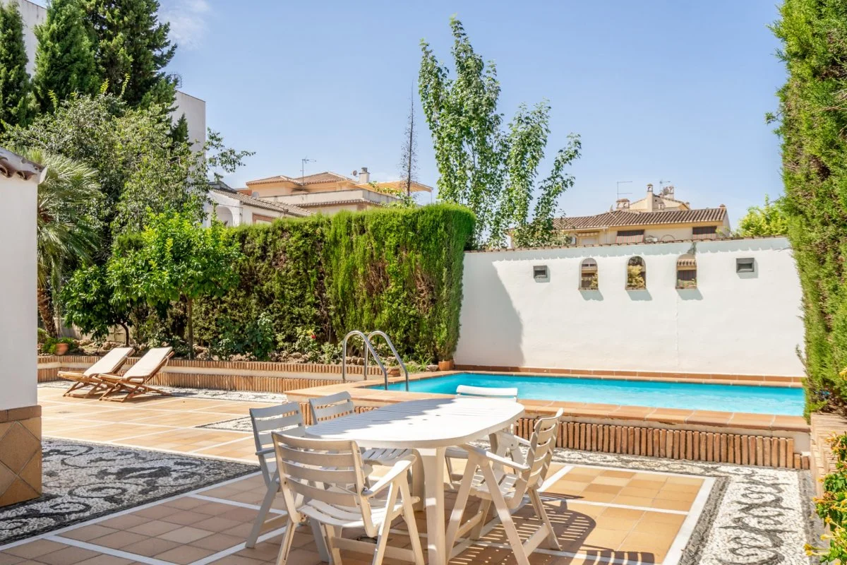 Exclusive La Zubia chalet, 5 bedrooms
