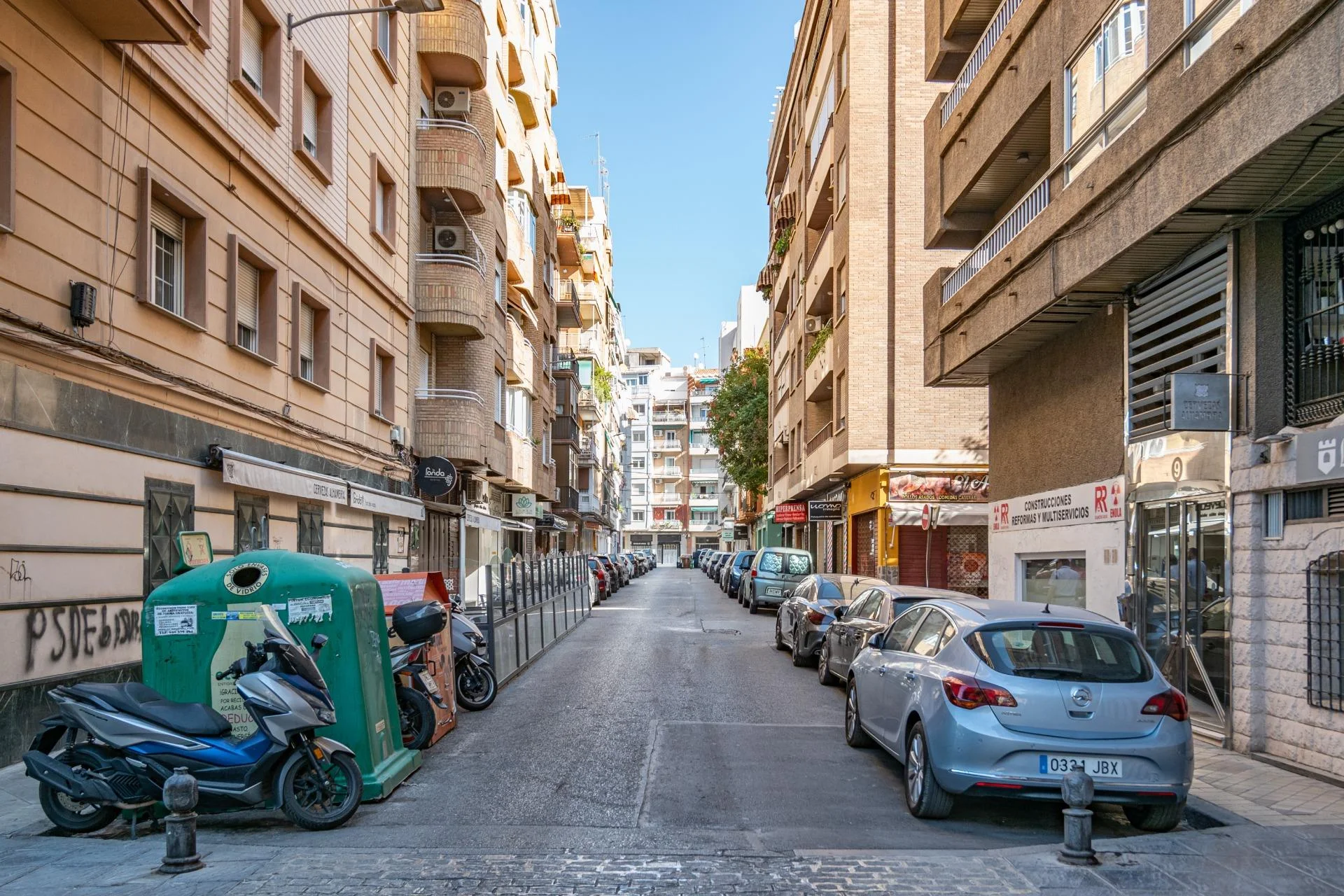 Cochera céntrica en Granada, 23 m²