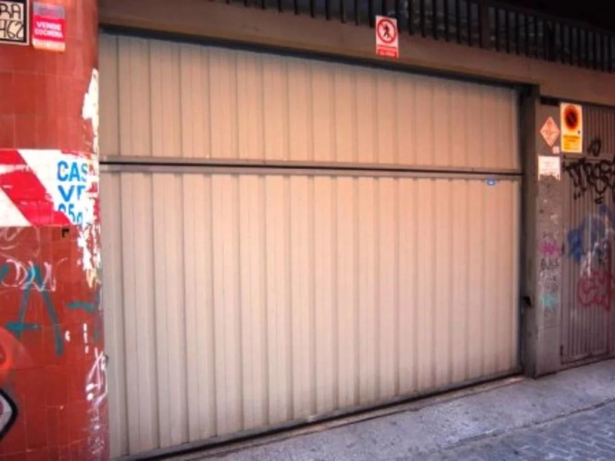 Central Granada garage, 15 m²